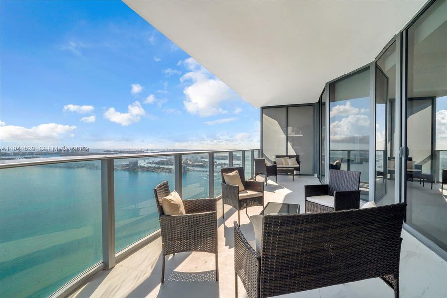 Condo located in Miami, FL showcasing its design and architecture (Image 4). Condo located in Miami, FL showcasing its design and architecture (Image 4).