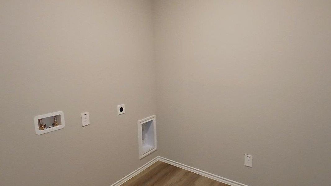 Spacious, unfurnished interior of a new home in The Canyons, Keene (Image 11).