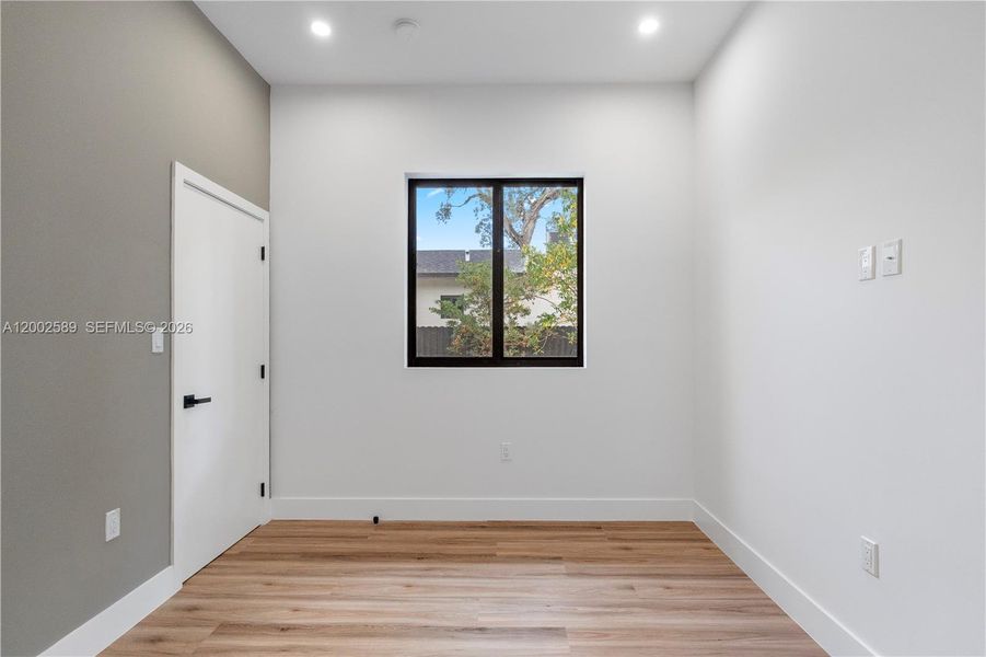 Spacious, unfurnished interior of a new home in , Miami (Image 17).