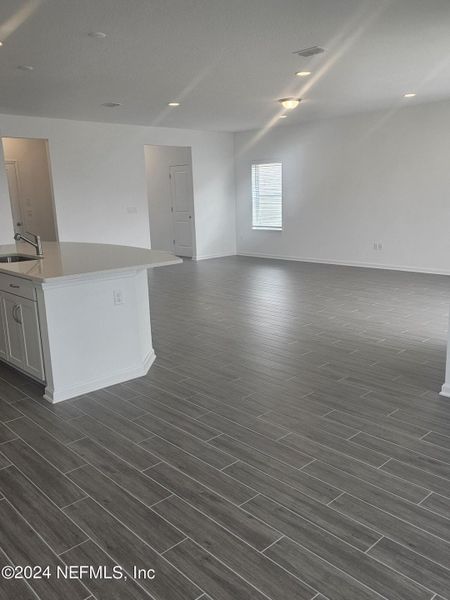 Spacious, unfurnished interior of a new home in TrailMark, St. Augustine (Image 8).