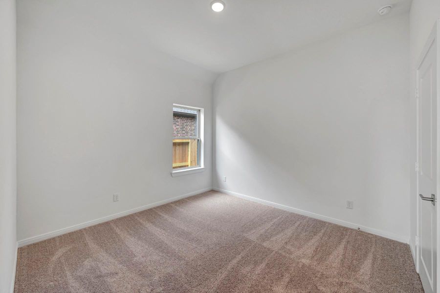 Spacious, unfurnished interior of a new home in Beacon Point at Lago Mar 50’ Homesites, Texas City (Image 19).