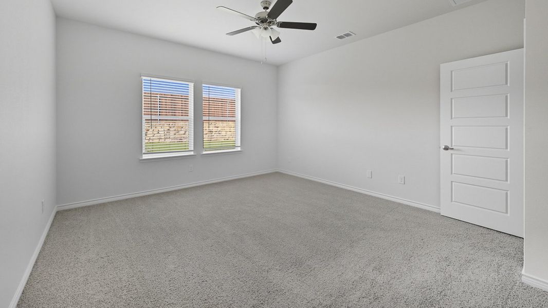 Spacious, unfurnished interior of a new home in Winchester Crossing, Princeton (Image 5).