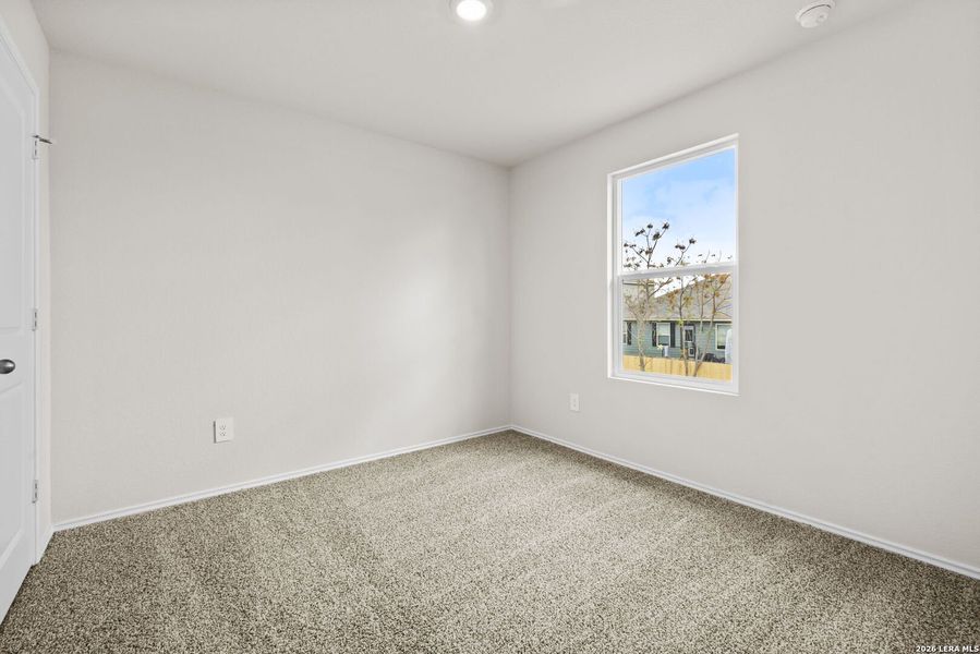 Spacious, unfurnished interior of a new home in Spring Valley, New Braunfels (Image 10).