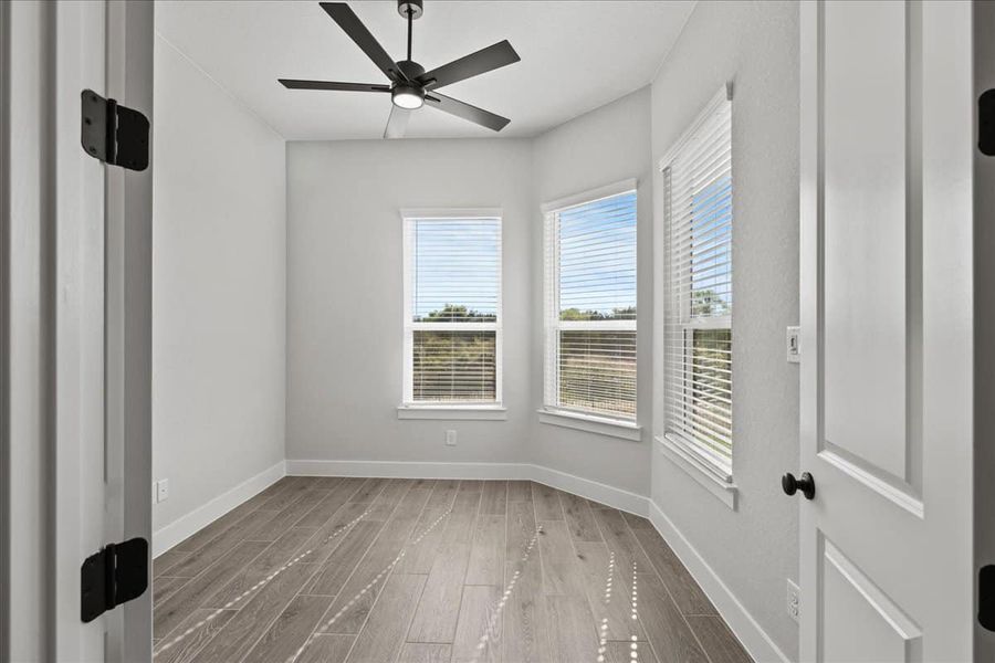 Spacious, unfurnished interior of a new home in Village at Three Oaks, Seguin (Image 26).
