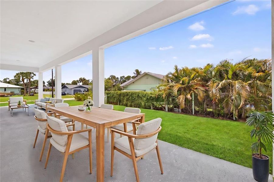 Exterior details and patio area of a home in , Port Charlotte (Image 4).