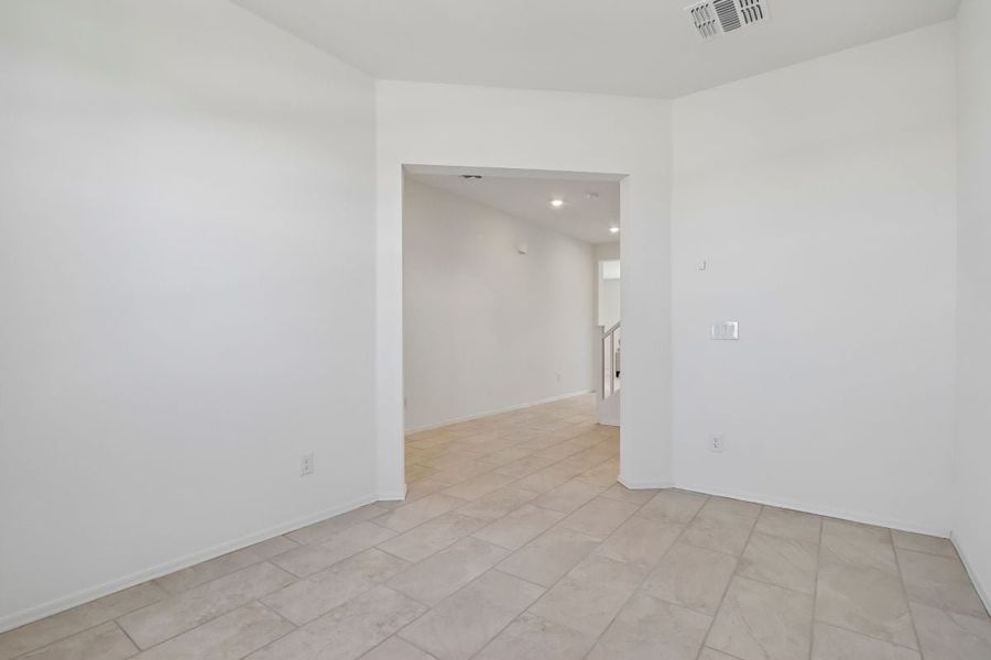 Spacious, unfurnished interior of a new home in Skyline Village Enclaves, San Tan Valley (Image 12).