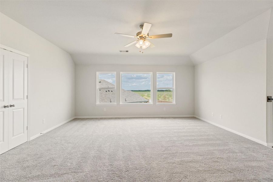 Spacious, unfurnished interior of a new home in Brookewater, Rosenberg (Image 25).