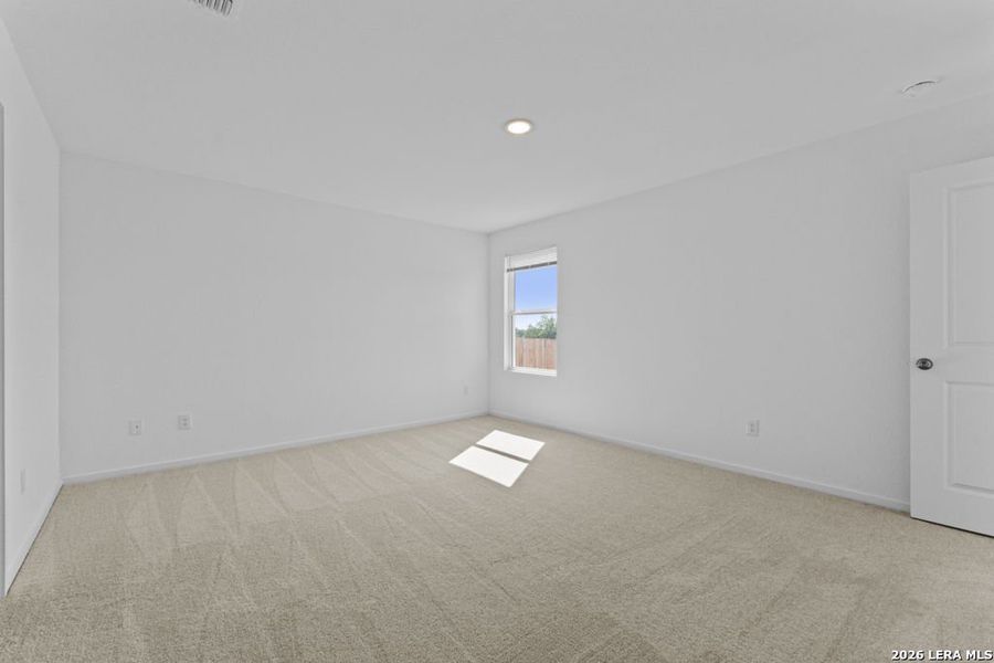 Spacious, unfurnished interior of a new home in Friendship Oaks, Fredericksburg (Image 25).