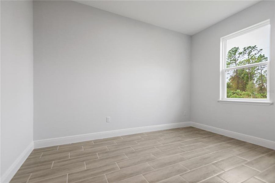 Spacious, unfurnished interior of a new home in , Deland (Image 14).