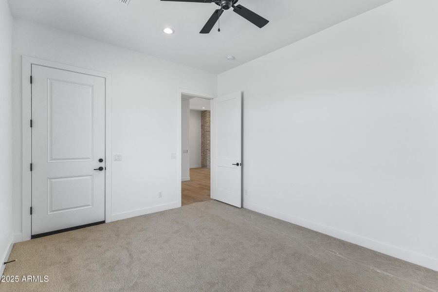 3933 E Freeman Ln-26