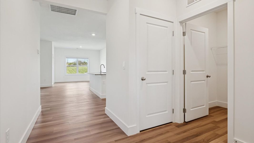 Spacious, unfurnished interior of a new home in Millstone Village, Morristown (Image 19).