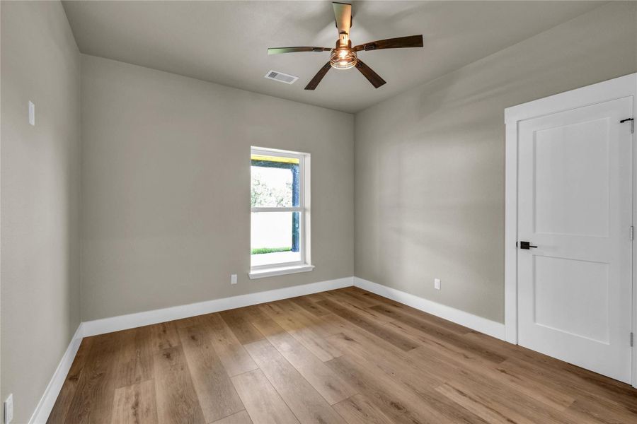 Spacious, unfurnished interior of a new home in , Angleton (Image 38).