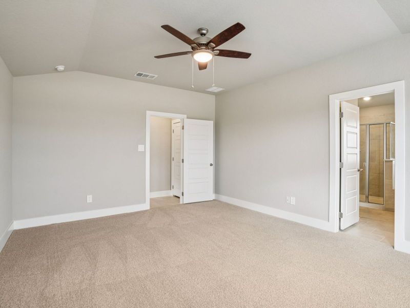 Spacious, unfurnished interior of a new home in Lark Canyon, New Braunfels (Image 18).