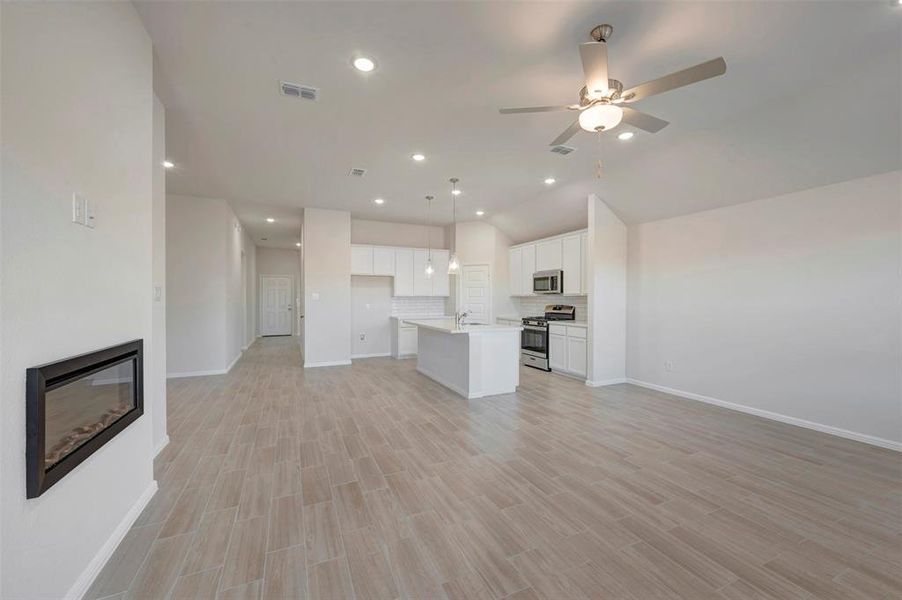 Spacious, unfurnished interior of a new home in Verandah, Royse City (Image 18).