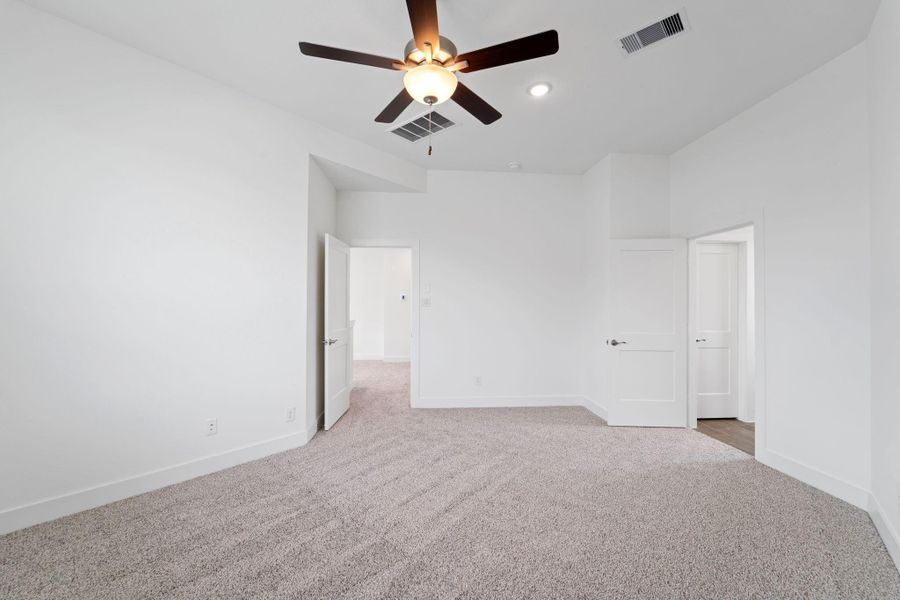 Spacious, unfurnished interior of a new home in Meridiana, Iowa Colony (Image 18). Spacious, unfurnished interior of a new home in Meridiana, Iowa Colony (Image 18).