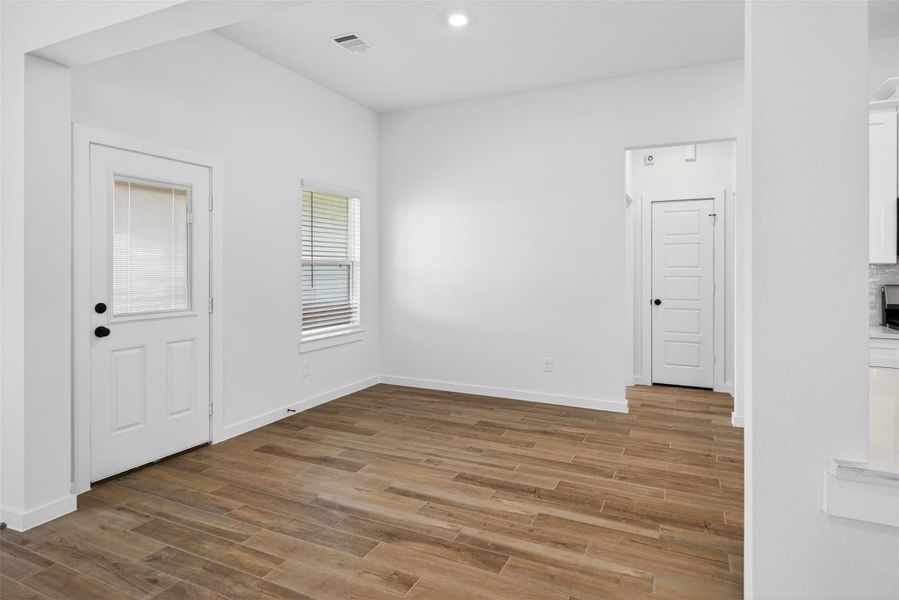 Spacious, unfurnished interior of a new home in , Alvin (Image 41).