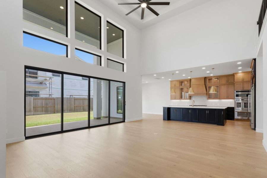 Spacious, unfurnished interior of a new home in Sienna, Missouri City (Image 43).