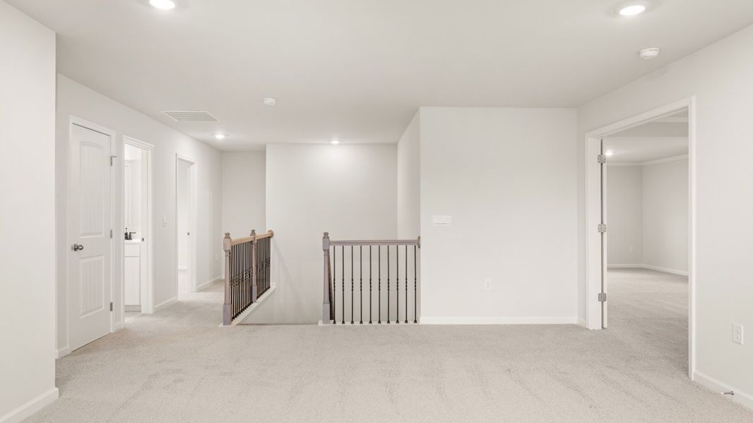 Spacious, unfurnished interior of a new home in Haven Abbey, Cumming (Image 26).