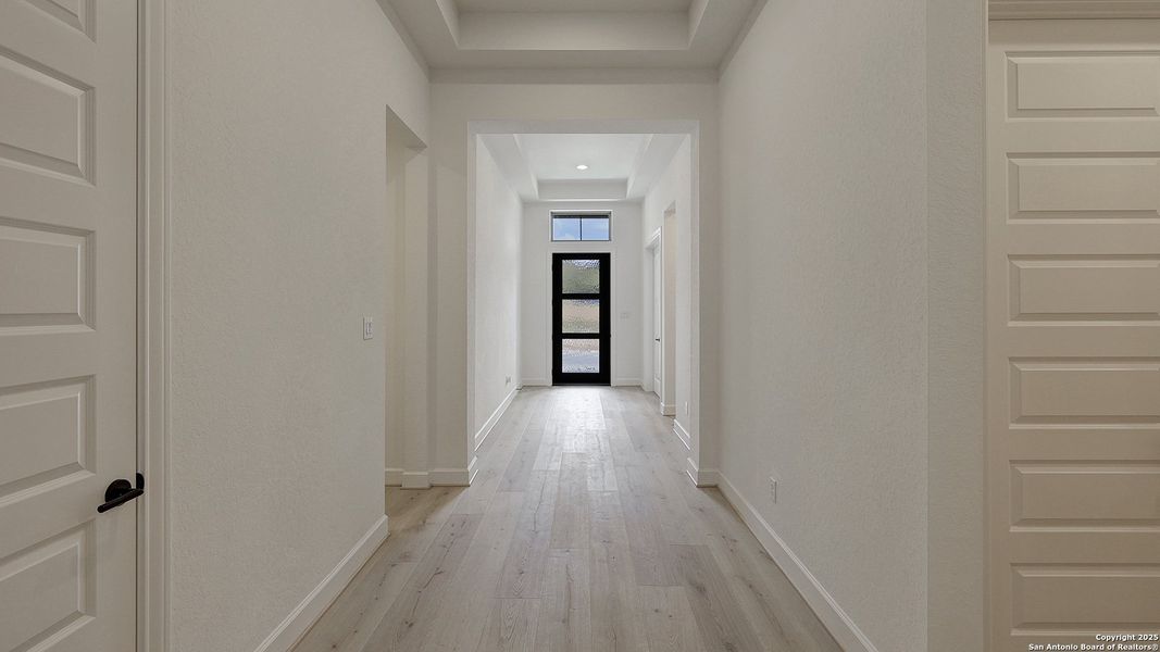 Spacious, unfurnished interior of a new home in The Dominion 70', San Antonio (Image 19).