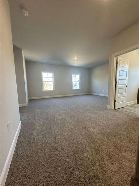 Spacious, unfurnished interior of a new home in Mirror Lake at South Harbour, Villa Rica (Image 20).
