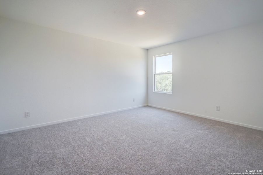 Spacious, unfurnished interior of a new home in , San Antonio (Image 32).