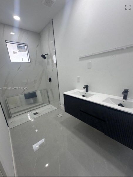 Image 4 of a home in .