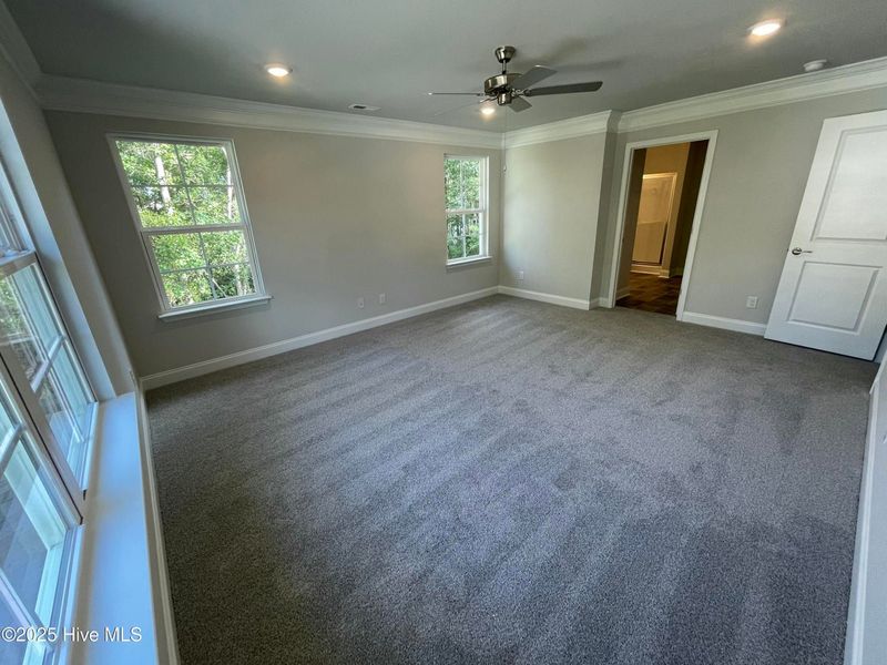 Spacious, unfurnished interior of a new home in Mill Creek Cove, Bolivia (Image 18).