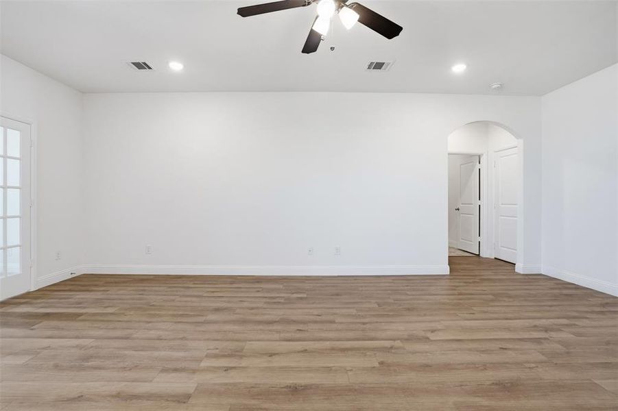 Spacious, unfurnished interior of a new home in Wildcat Ridge, Godley (Image 16). Spacious, unfurnished interior of a new home in Wildcat Ridge, Godley (Image 16).