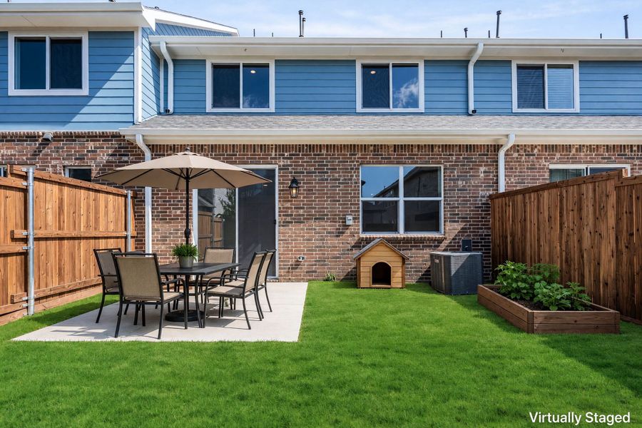 Exterior details and patio area of a home in Woodbridge Townhomes, Wylie (Image 27).