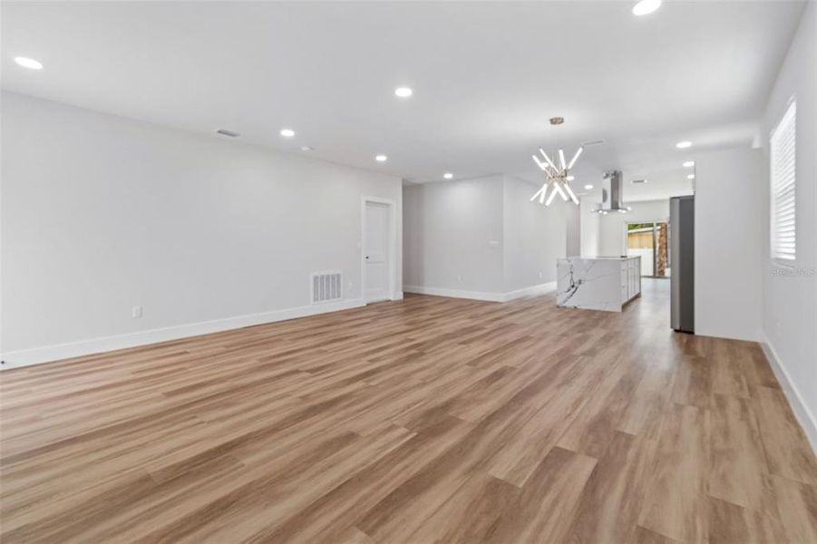 Spacious, unfurnished interior of a new home in , Tampa (Image 36).