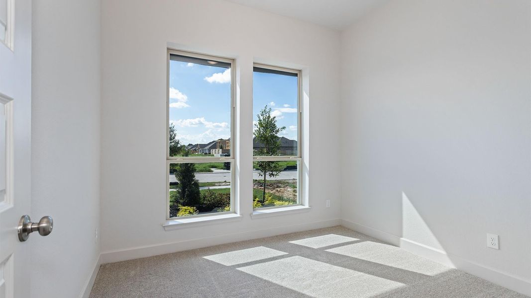 Spacious, unfurnished interior of a new home in Valencia, Manvel (Image 8).