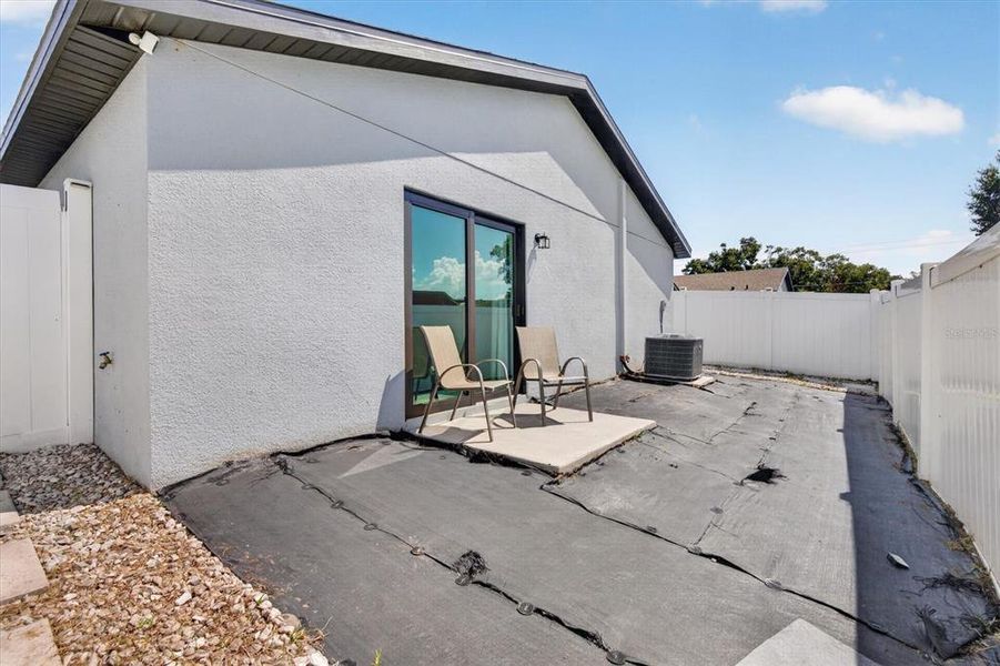 Exterior details and patio area of a home in , Tampa (Image 28).