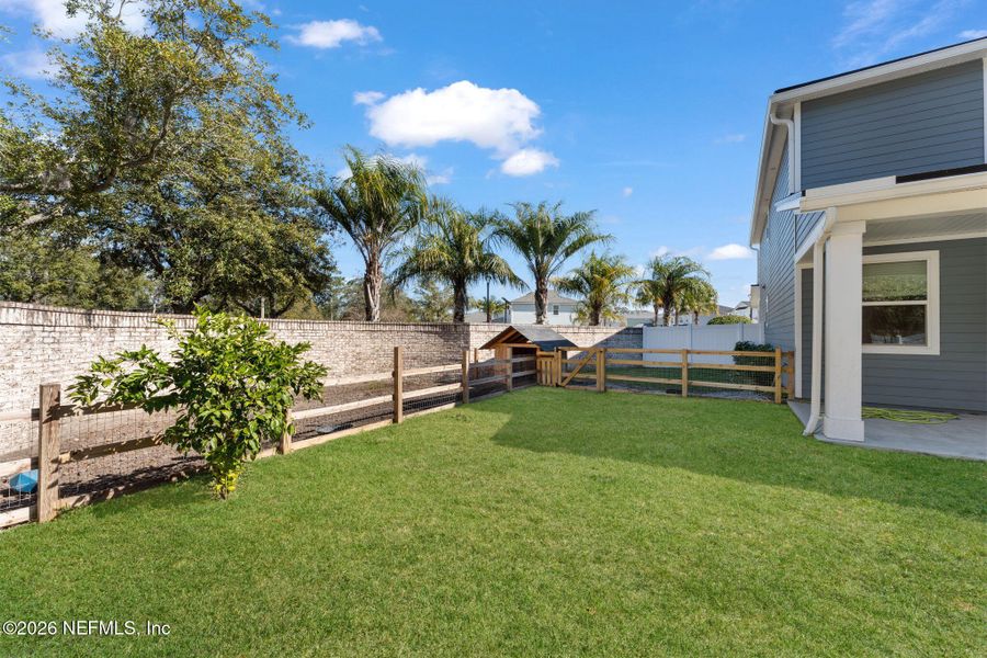 Exterior details and patio area of a home in Olde Mandarin Estates, Jacksonville (Image 3).