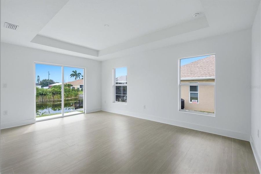 Spacious, unfurnished interior of a new home in , Cape Coral (Image 24).