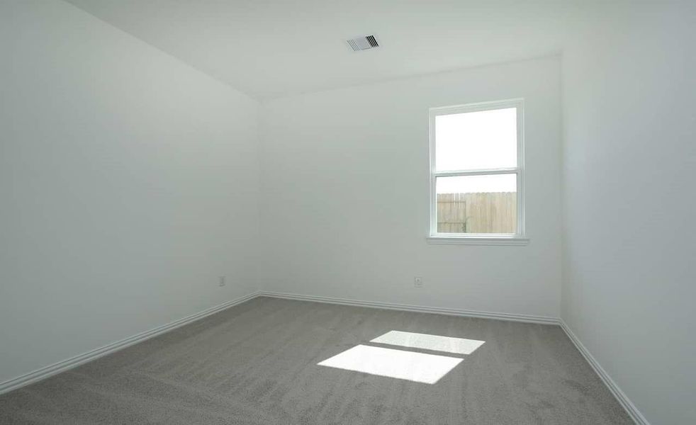 Spacious, unfurnished interior of a new home in Lexington Village, Missouri City (Image 9).
