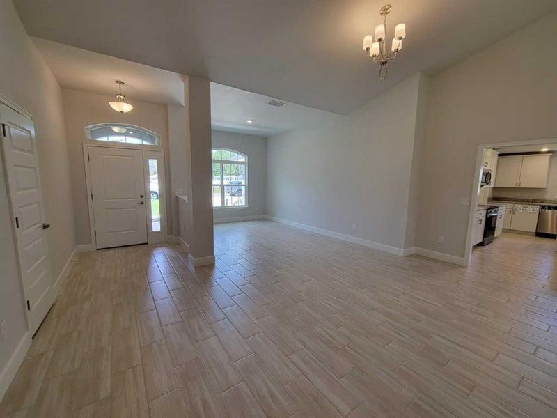 Spacious, unfurnished interior of a new home in , Ocala (Image 28).