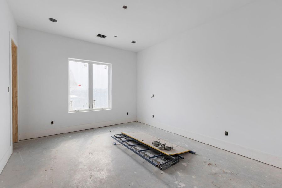 Spacious, unfurnished interior of a new home in , Washington (Image 14).