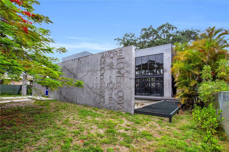 Image 21 of a home in .