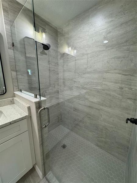 Furnished interior view inside a new home in , Dunnellon (Image 11).