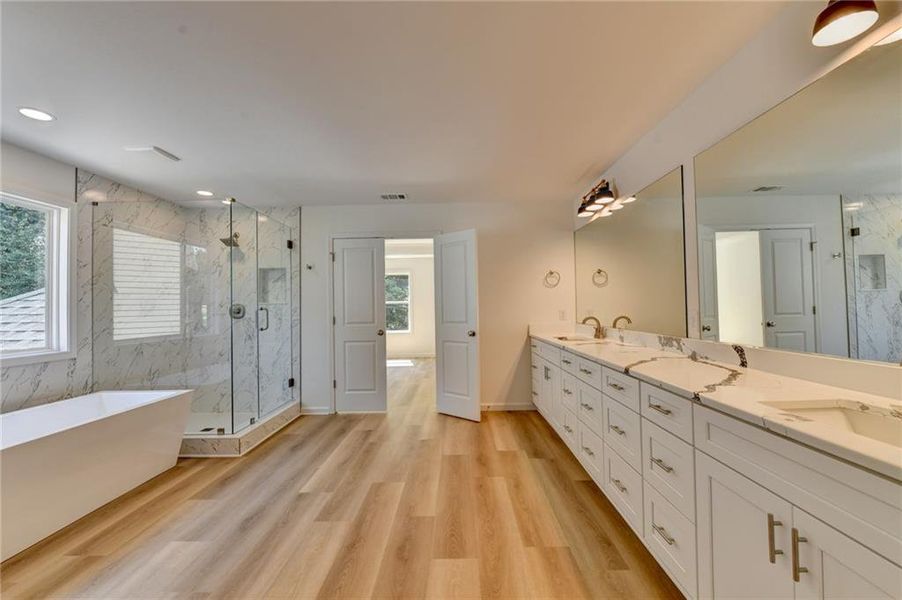 Furnished interior view inside a new home in , Gainesville (Image 19).