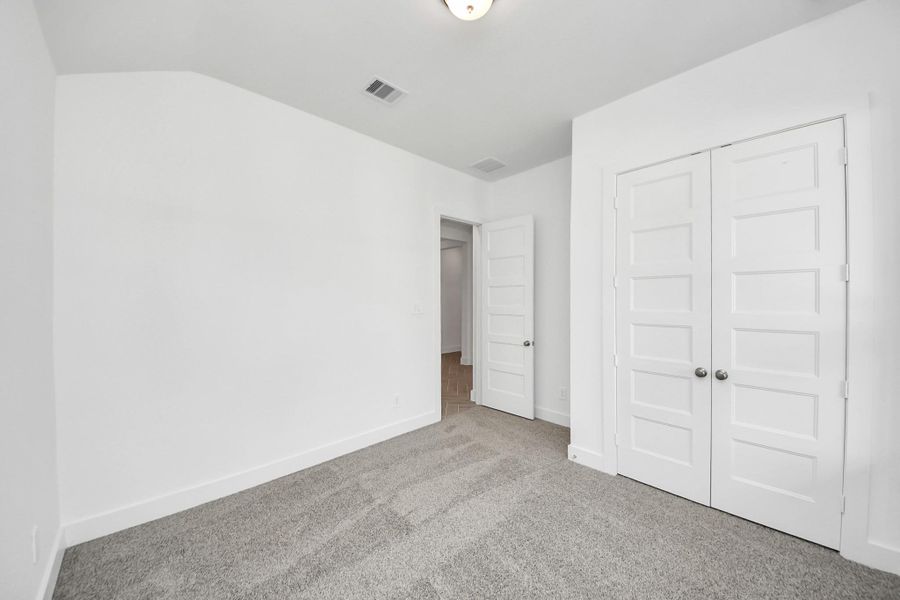 Spacious, unfurnished interior of a new home in Amira: Heritage Collection, Tomball (Image 15).