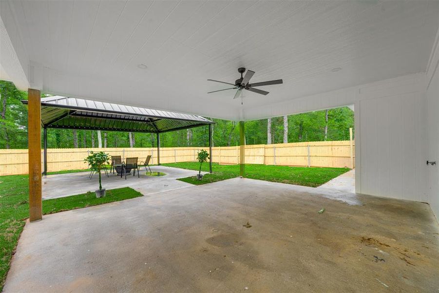 Exterior details and patio area of a home in , Sumner (Image 24).