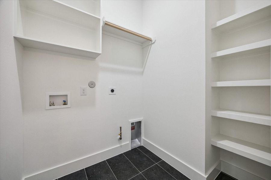 Spacious, unfurnished interior of a new home in Thornton Oaks, Houston (Image 22).