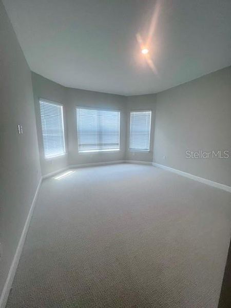 Spacious, unfurnished interior of a new home in , Sarasota (Image 31).