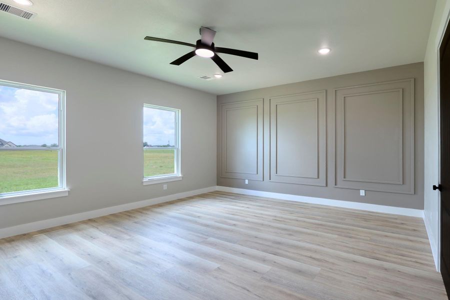 Spacious, unfurnished interior of a new home in , Angleton (Image 25).