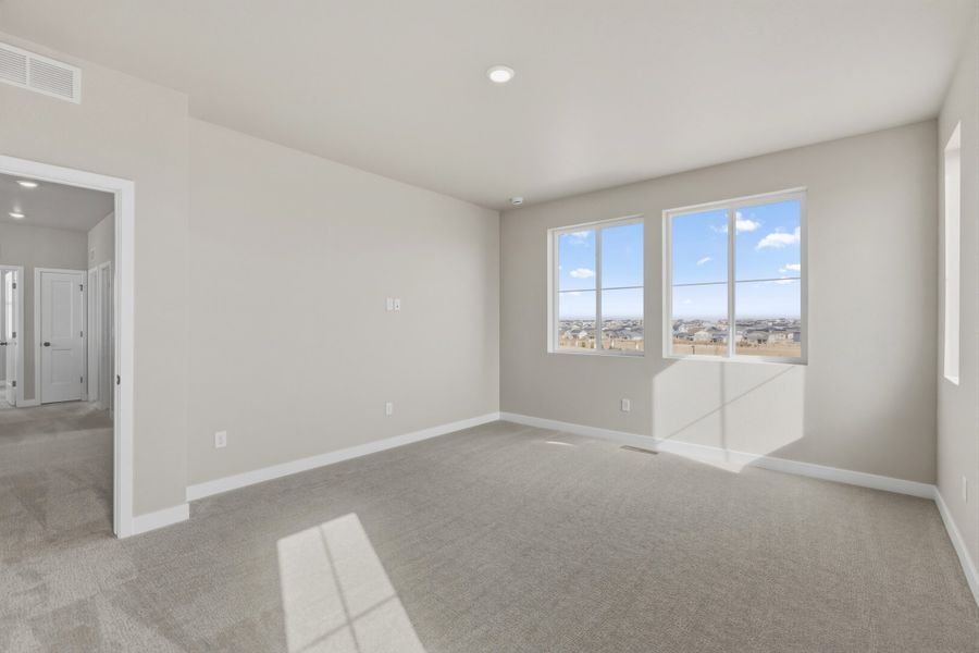 Spacious, unfurnished interior of a new home in The Aurora Highlands, Aurora (Image 20).