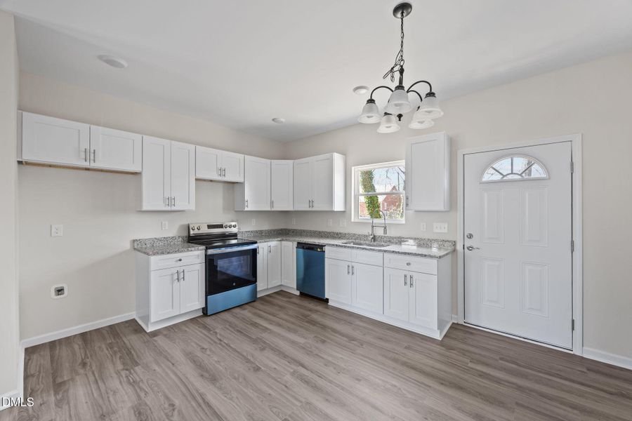 30-web-or-mls-Kitchen003 (2)