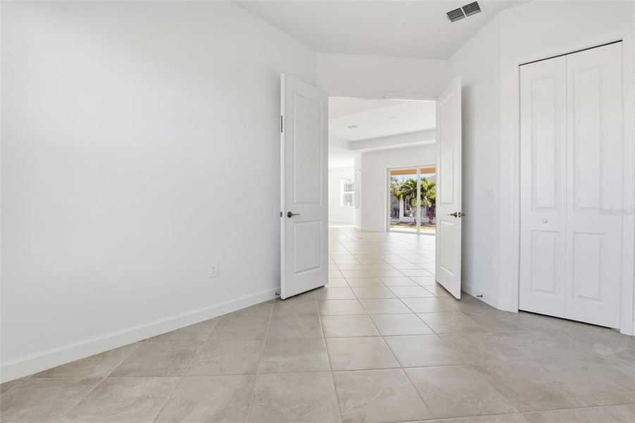 Spacious, unfurnished interior of a new home in South Gulf Cove, Port Charlotte (Image 13).