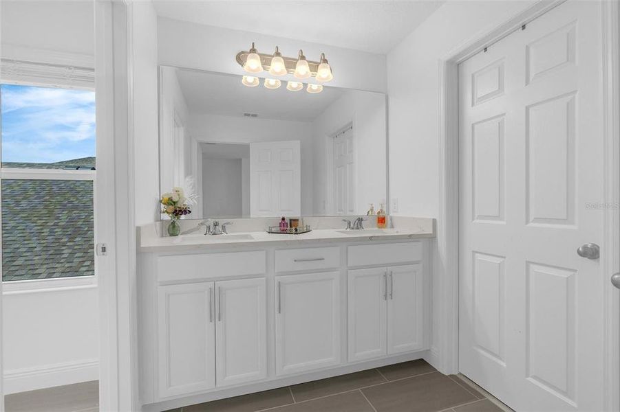 Furnished interior view inside a new home in Ridgeview, Clermont (Image 15).