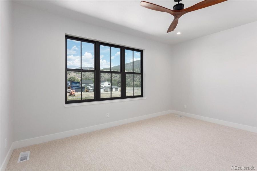 Spacious, unfurnished interior of a new home in , Salida (Image 19).